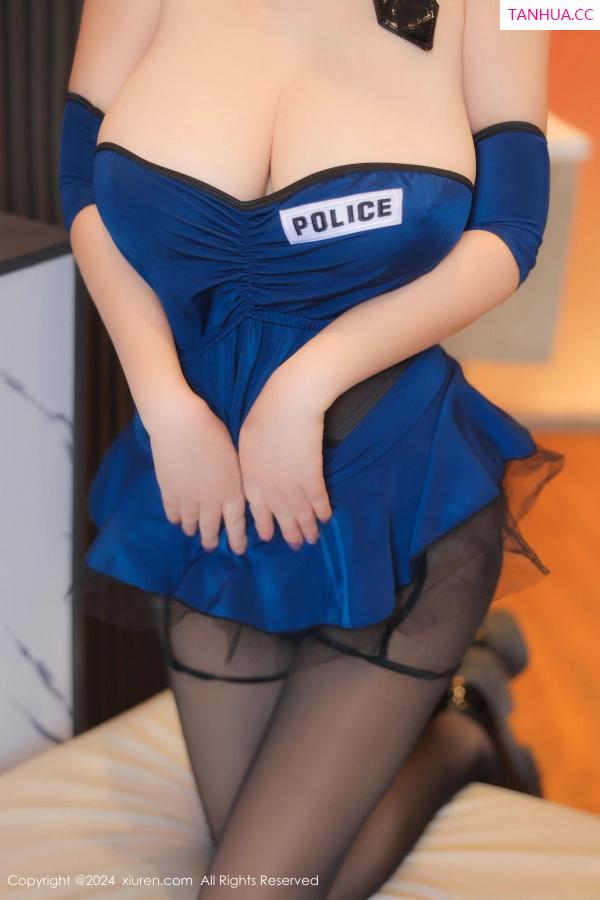   [XiuRen]高清写真图 2024.03.28 No.8304 陈柒柒 黑丝美腿第39张图片
